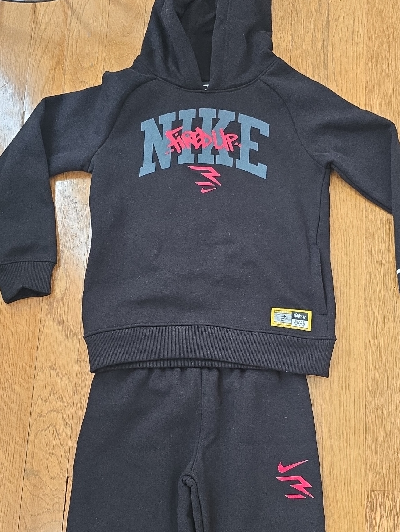 Nike Brand Boy's Black 2 Piece Active Pants And Matching Pullover Hoodie Size 6